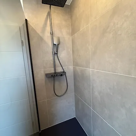 Liva Modernes Mit Kostenlosem Parkplatz Appartement *