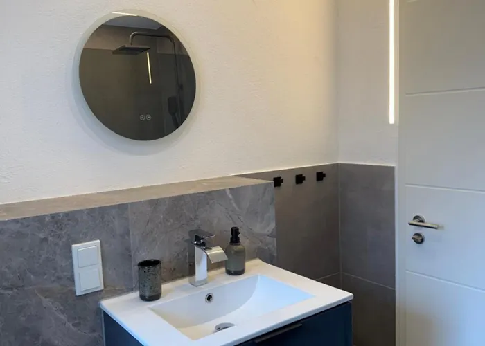 Liva Modernes Mit Kostenlosem Parkplatz Herdorf